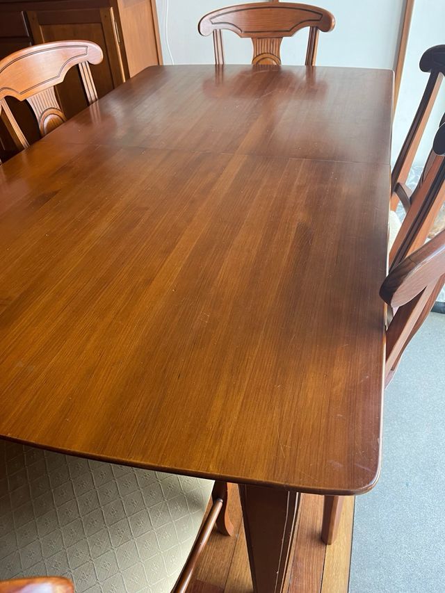 Mesa madera y sillas