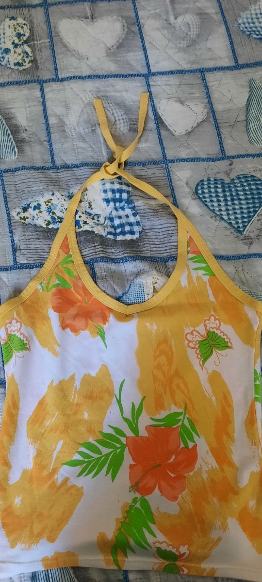 Top allacciato al collo