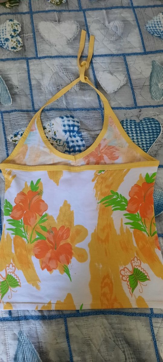 Top allacciato al collo