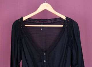 BLUSON NEGRO CON CALADOS