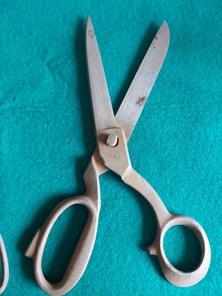 Lote 2 antiguas tijeras sastre