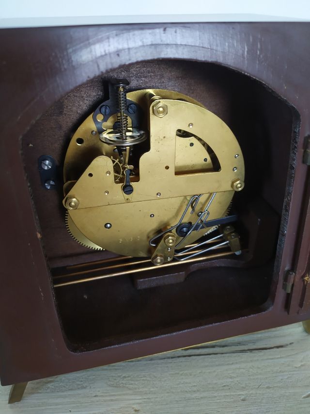 Reloj de sobremesa alemán Kieninger.