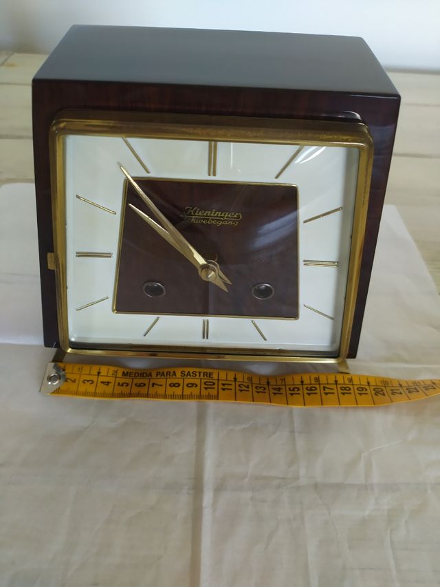 Reloj de sobremesa alemán Kieninger.