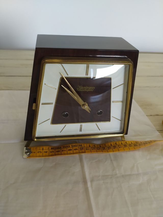 Reloj de sobremesa alemán Kieninger.