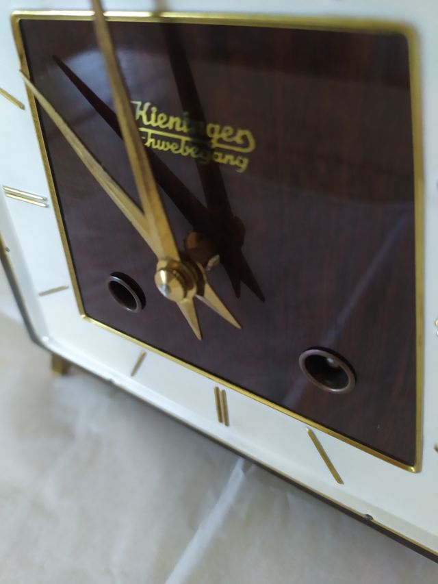 Reloj de sobremesa alemán Kieninger.