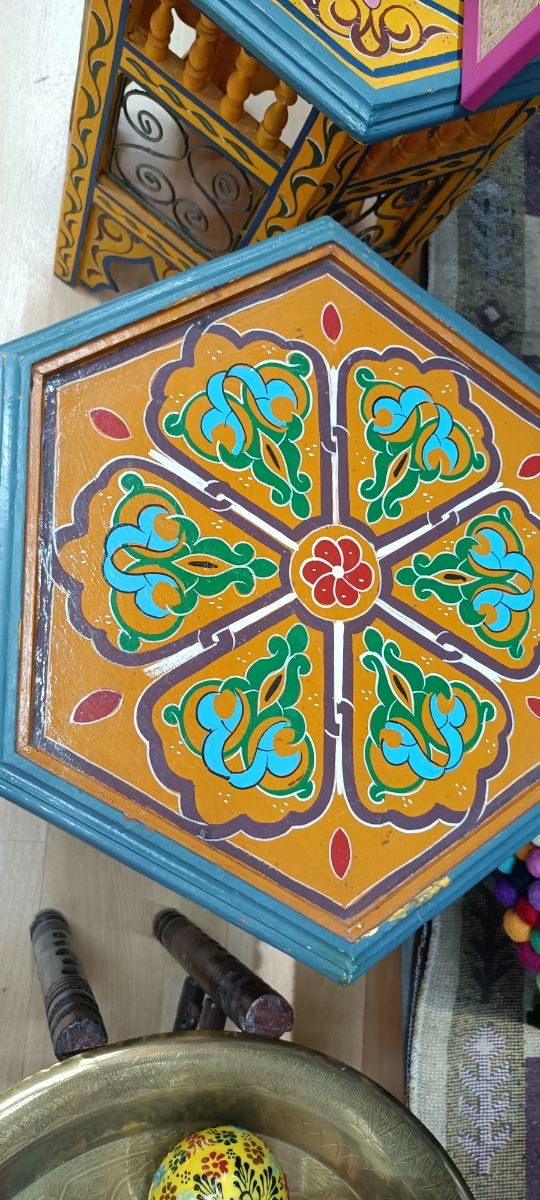 Mesa auxiliar de madera nueva