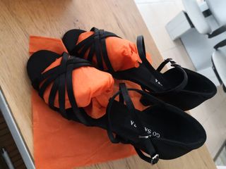 Zapatos de baile nuevos