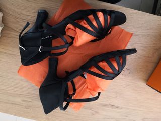 Zapatos de baile nuevos