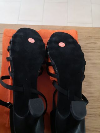 Zapatos de baile nuevos