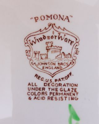 Due piattini "Pomona" Johnson Brothers