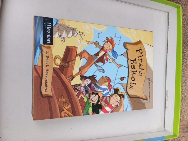 Piraten Eskola, Libros en euskera niños