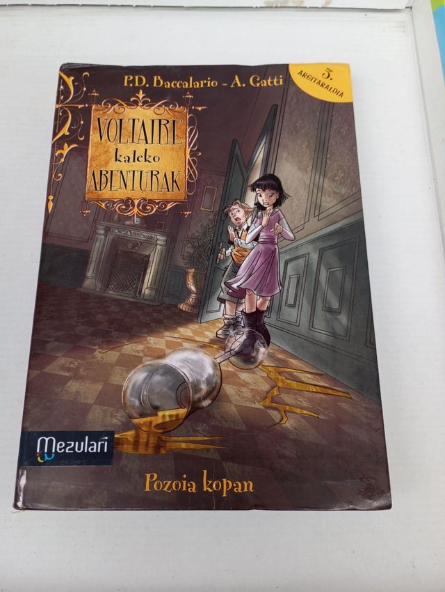 Libros infantil juvelin en euskera. ASKO DIRA.