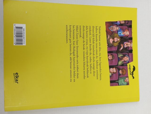 Libros infantil juvelin en euskera. ASKO DIRA.