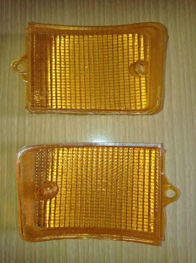 Tulipas traseras ámbar Seat 127. Las dos por 15€.