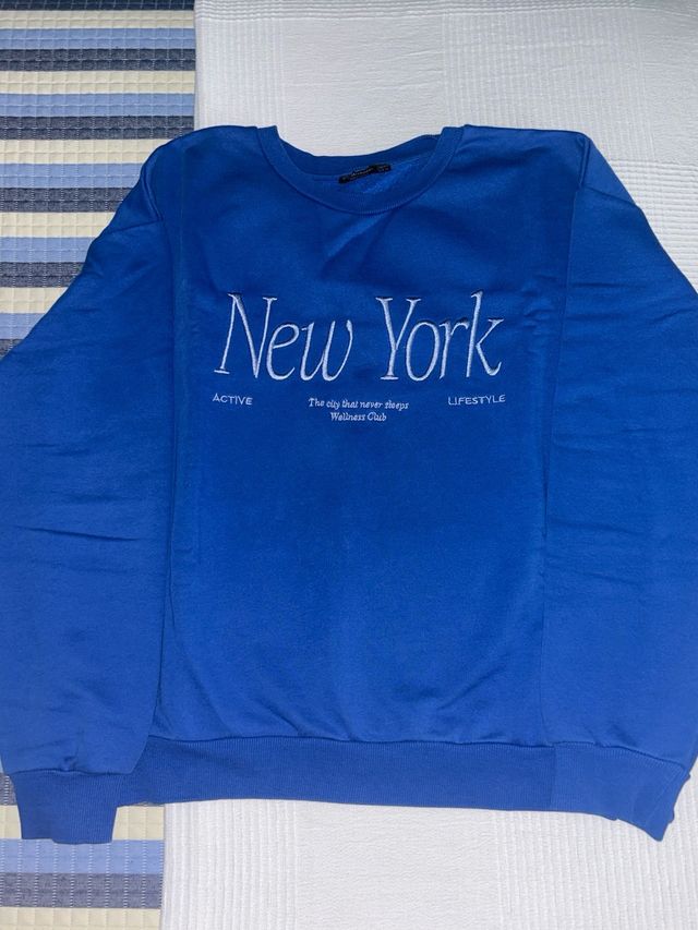 Sudadera azul sin capucha