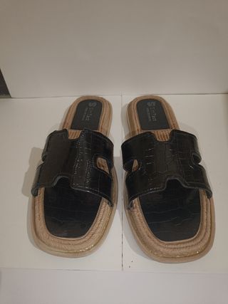 Sandalias de polipiel negra
