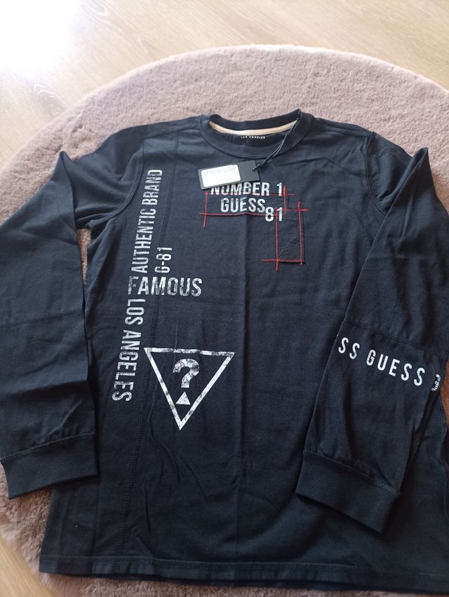 Camiseta GUESS. 18 años.