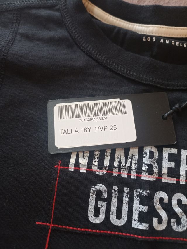 Camiseta GUESS. 18 años.
