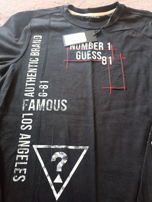 Camiseta GUESS. 18 años.