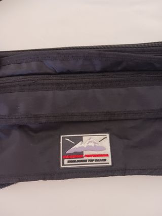 Portaesquis infantil negro convertible en riñonera