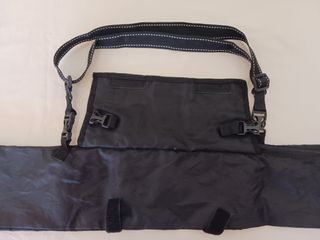 Portaesquis infantil negro convertible en riñonera