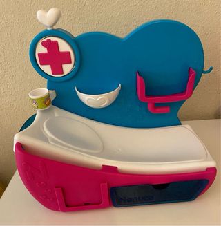 Nenuco con bañera, trona y camilla de médico
