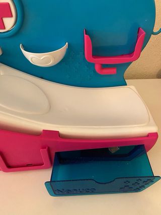 Nenuco con bañera, trona y camilla de médico