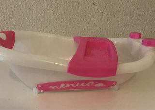 Nenuco con bañera, trona y camilla de médico