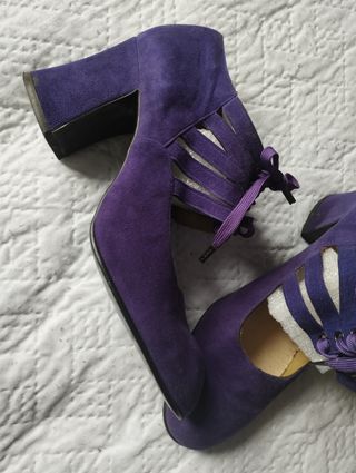 Zapatos antiguos tienen al menos 60 años