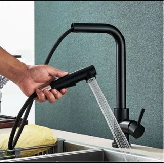 Grifo cocina negro mate con maneral extensible.