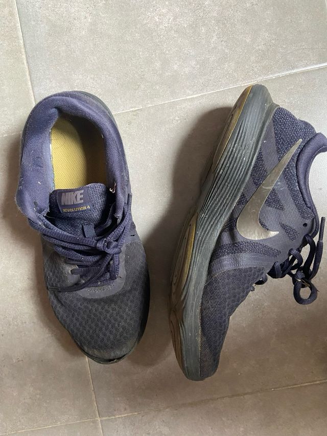 Nike revolution 4