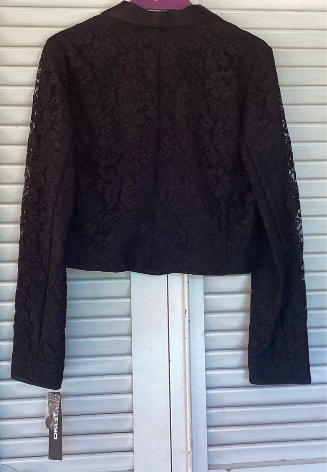 Chaquetita encaje DKNY talla 38-40