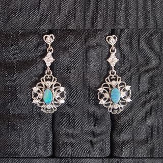 Pendientes de ópalo australiano