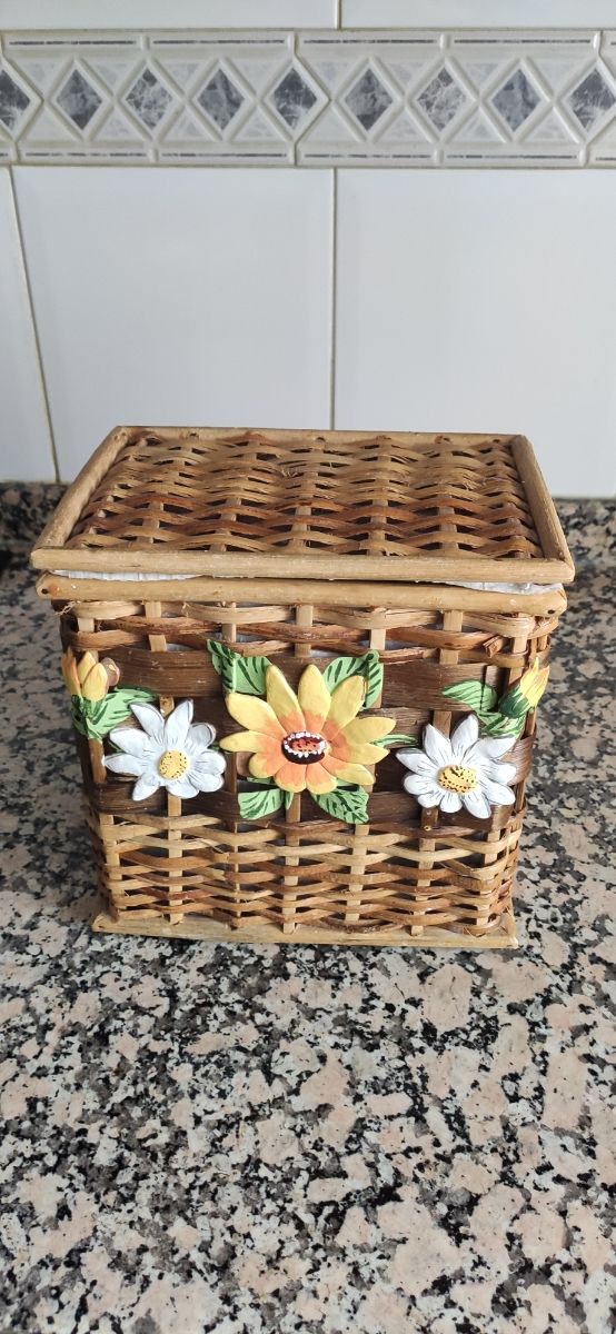 Cesto de mimbre.