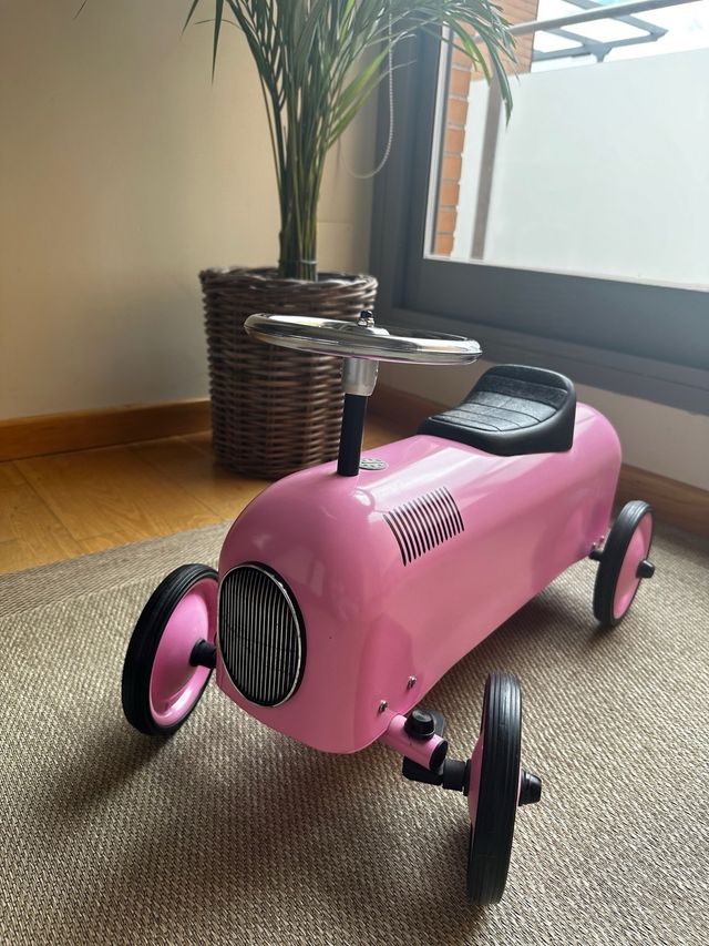 Correpasillos coche vintage rosa