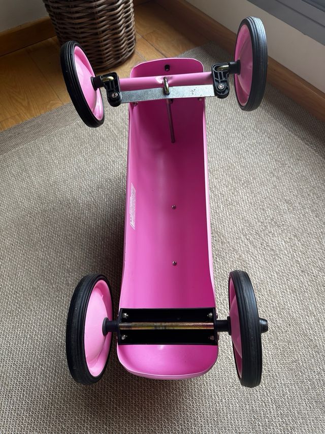 Correpasillos coche vintage rosa