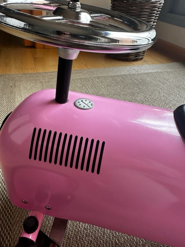 Correpasillos coche vintage rosa