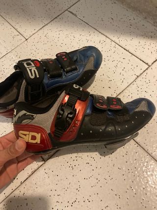 ZAPATILLAS CARRETERA SIDI GENIUS (39).REGALO CALAS