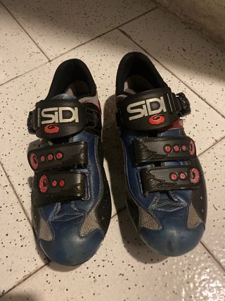 ZAPATILLAS CARRETERA SIDI GENIUS (39).REGALO CALAS