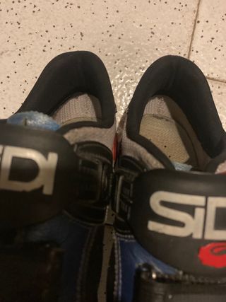 ZAPATILLAS CARRETERA SIDI GENIUS (39).REGALO CALAS