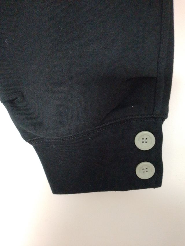 Pantalón corto de mujer con etiquetas