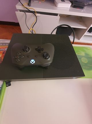 XBOX ONE S 1TB Edition militar completa + 2 juegos