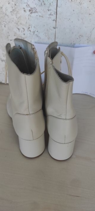 Botines crema tacón ancho