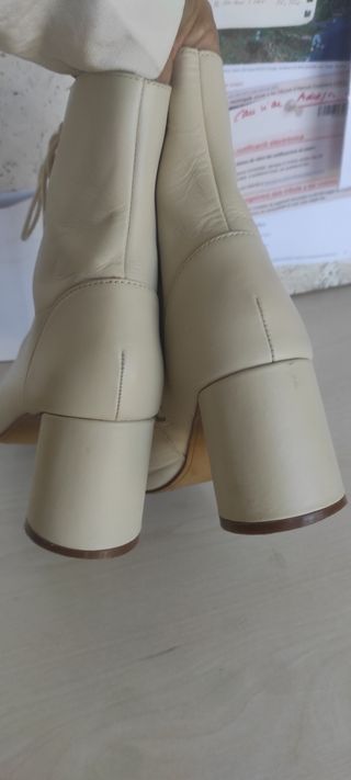 Botines crema tacón ancho