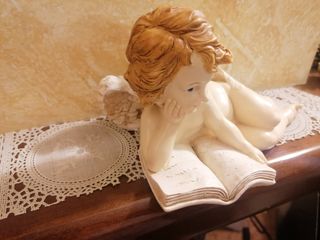 Angioletto con libro