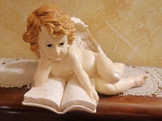 Angioletto con libro