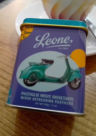 Scatola di latta Vespa Piaggio Pastiglie Leone