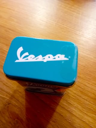 Scatola di latta Vespa Piaggio Pastiglie Leone