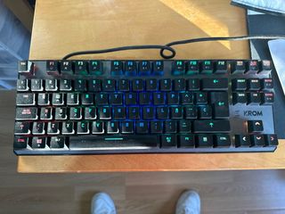 TECLADO MECANICO KROM RGB