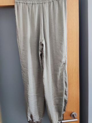 Pantalón fluido Zara